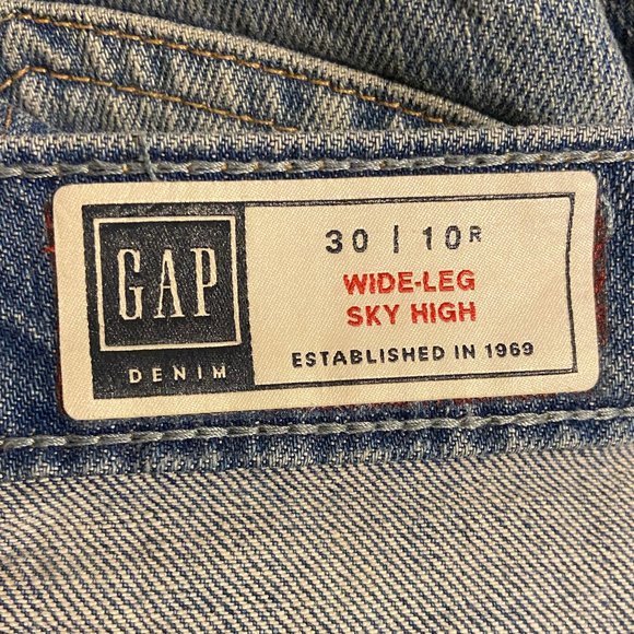 GAP Sky-High, Wide-Leg Jeans – Medium/Light Wash - Picture 9 of 10